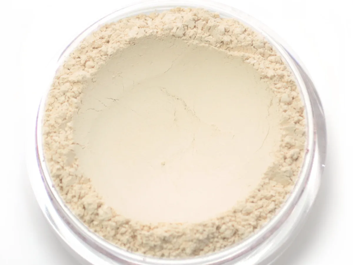 "Milk" - Mineral Wonder Powder Foundation